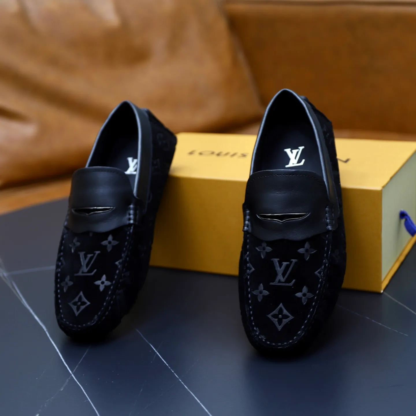 Ex-factory price: 480💰【LV】Louis Vuitton ⚠️High-end men’s driving and pedal series ⚠️38-44 (customized for 45) ⚠️All original cowhide leather! Thick and soft! Made entirely of calfskin lining! Rubber sheet anti-slip beanie sole! Three-dimensional package technology! Fashionable and classic! Handicrafts! Original high quality! Feel free to compare!